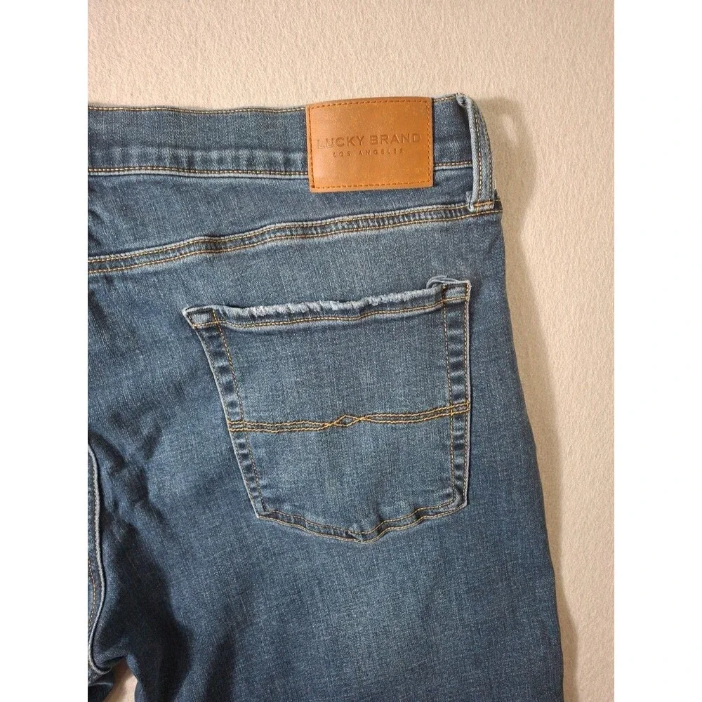 Lucky Brand Jeans Mens 38X30 221 Straight Blue Denim 5 Pocket Whiskered